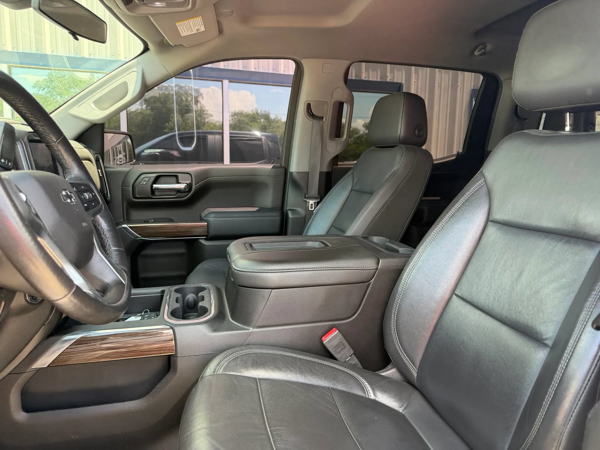 Used 2020 Chevrolet Silverado 1500 LT Trail Boss w/ Midnight Edition AWD/4WD image 17