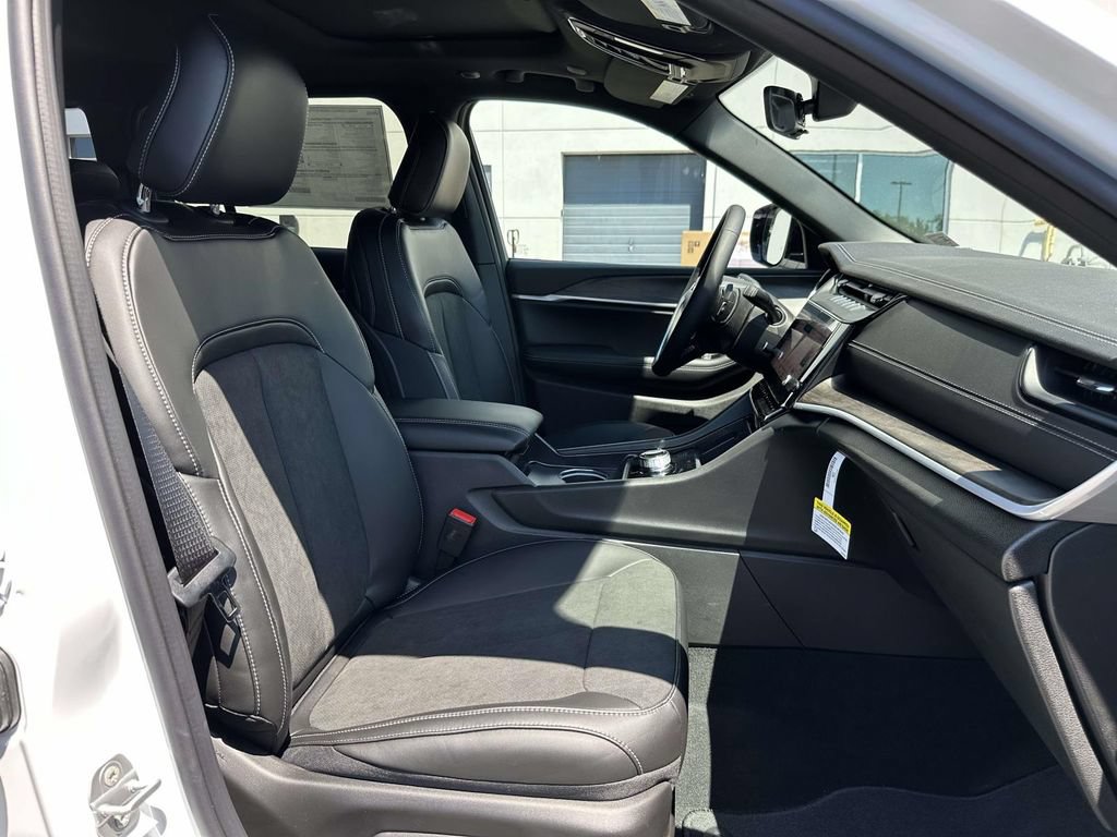 New 2026 Jeep Grand Cherokee Altitude AWD/4WD image 16