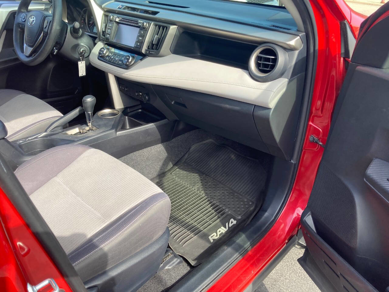 Used 2013 Toyota RAV4 XLE image 31