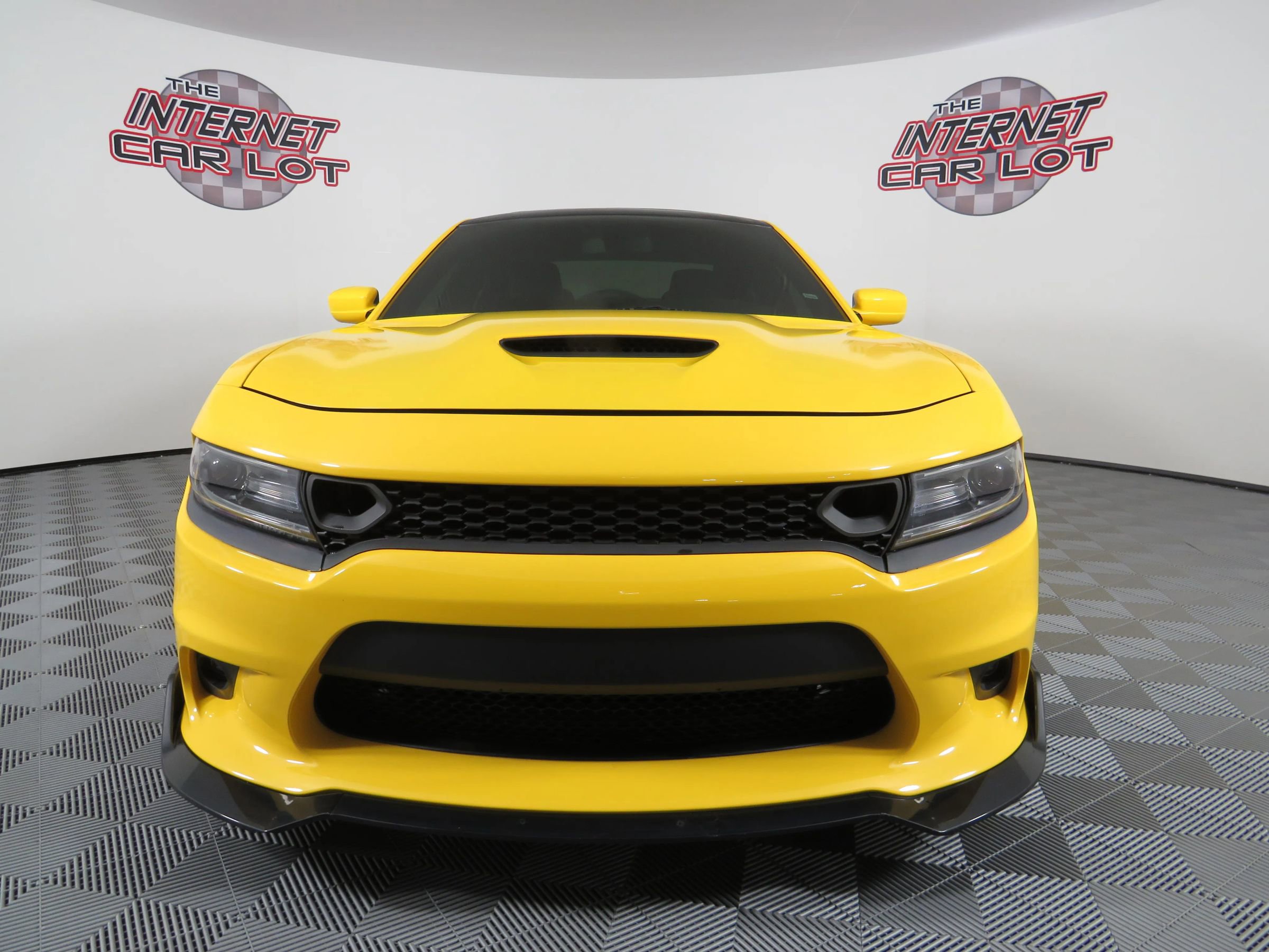 Used 2017 Dodge Charger R/T image 2