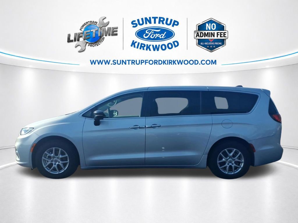 Used 2024 Chrysler Pacifica Touring-L FWD image 22