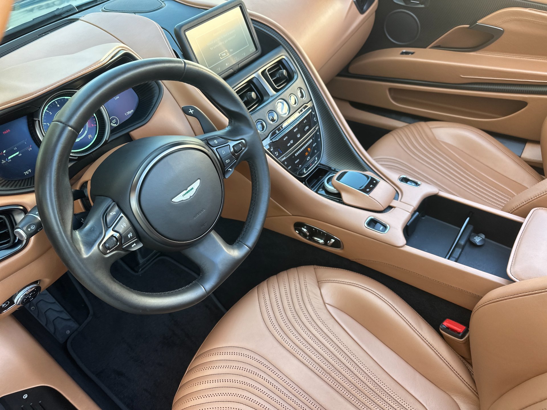 Used 2019 Aston Martin DB11 Volante RWD image 3