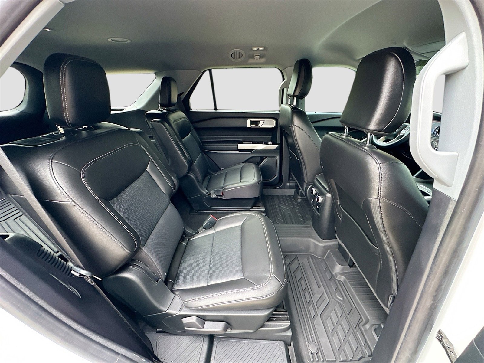 Used 2022 Ford Explorer Limited w/ Equipment Group 301A image 28