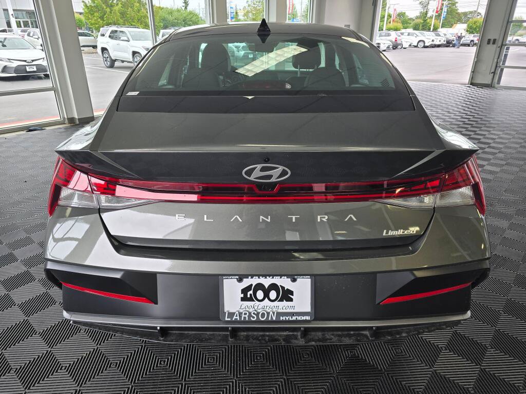 New 2026 Hyundai Elantra Limited FWD image 4