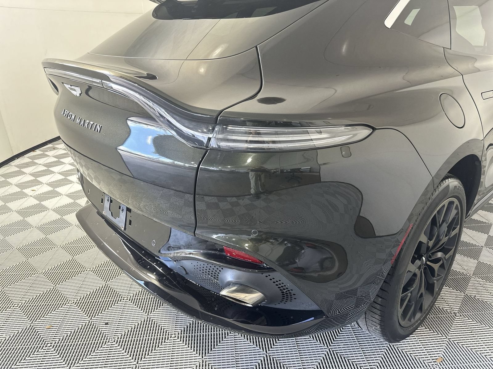 Used 2021 Aston Martin DBX AWD/4WD image 26