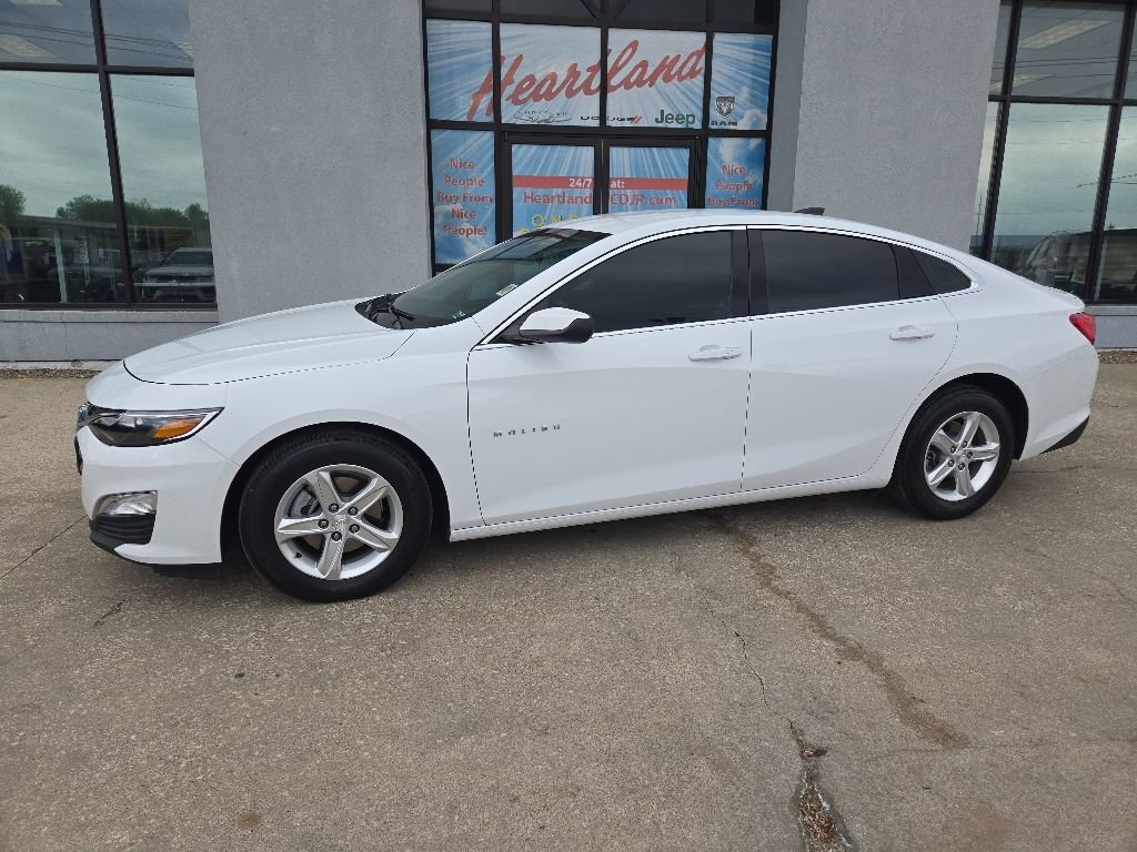 Used 2024 Chevrolet Malibu LS FWD image 4