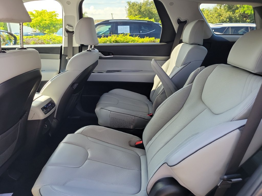 Used 2024 Hyundai Palisade SEL FWD image 13