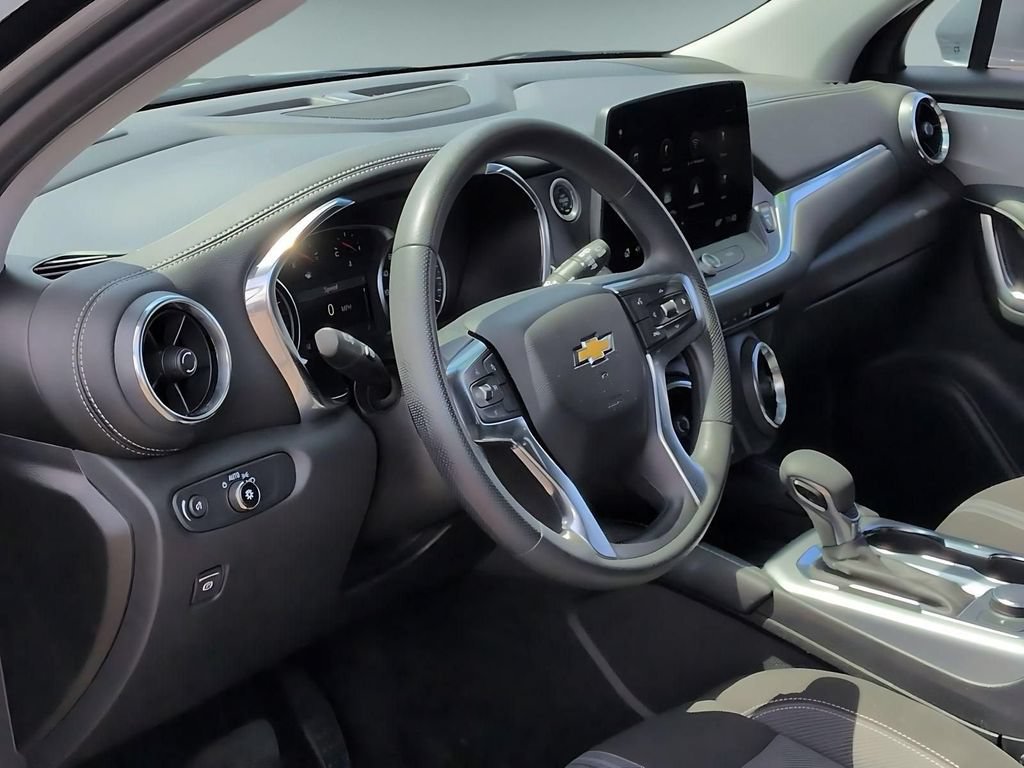 Used 2025 Chevrolet Blazer LT FWD image 10
