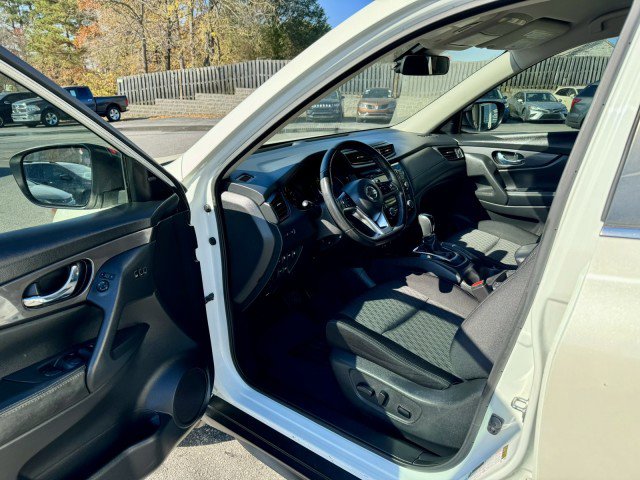 Used 2019 Nissan Rogue SV w/ Premium Package image 10