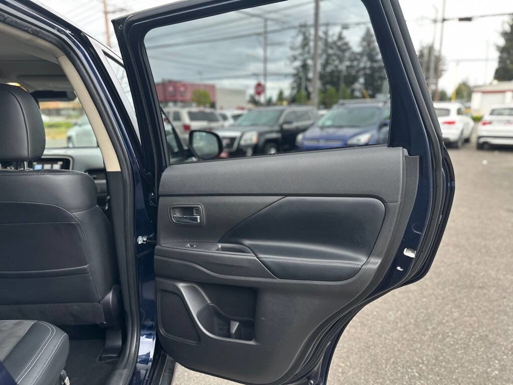 Used 2020 Mitsubishi Outlander SE AWD/4WD image 22