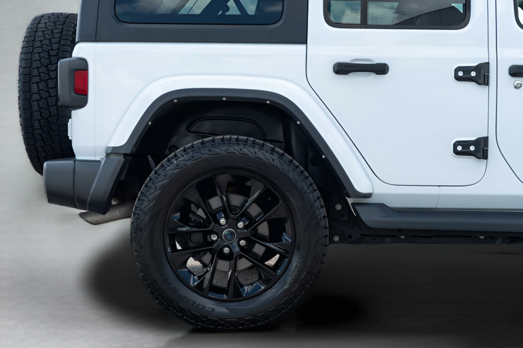 Used 2022 Jeep Wrangler Unlimited Sahara w/ Cold Weather Group AWD/4WD image 6