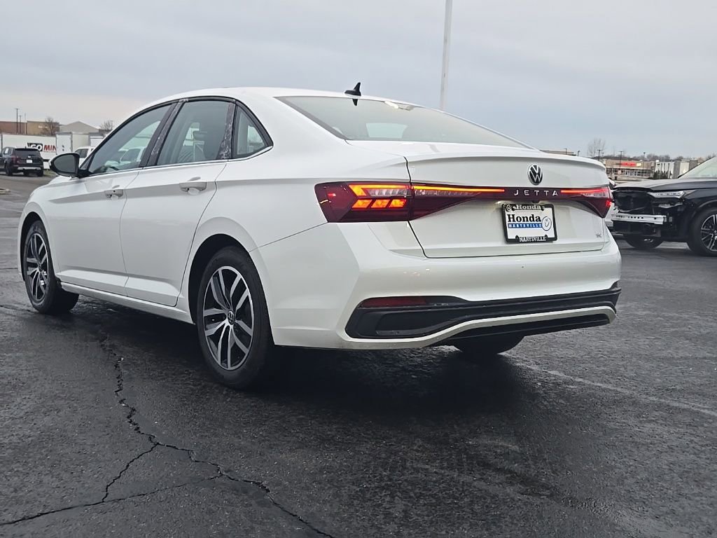 Used 2025 Volkswagen Jetta SE w/ Sunroof Package image 5
