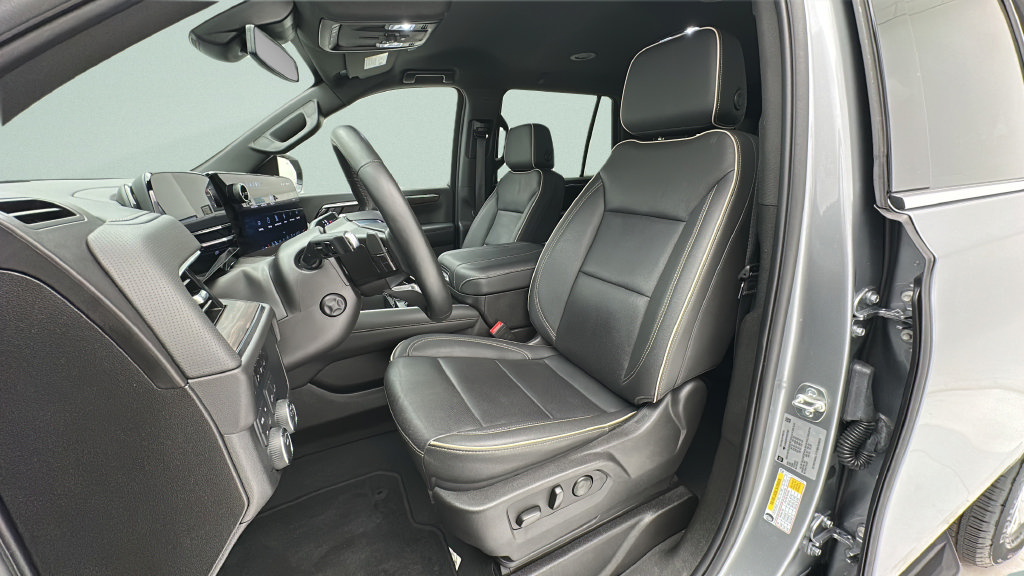 Used 2025 Chevrolet Tahoe Premier AWD/4WD image 14