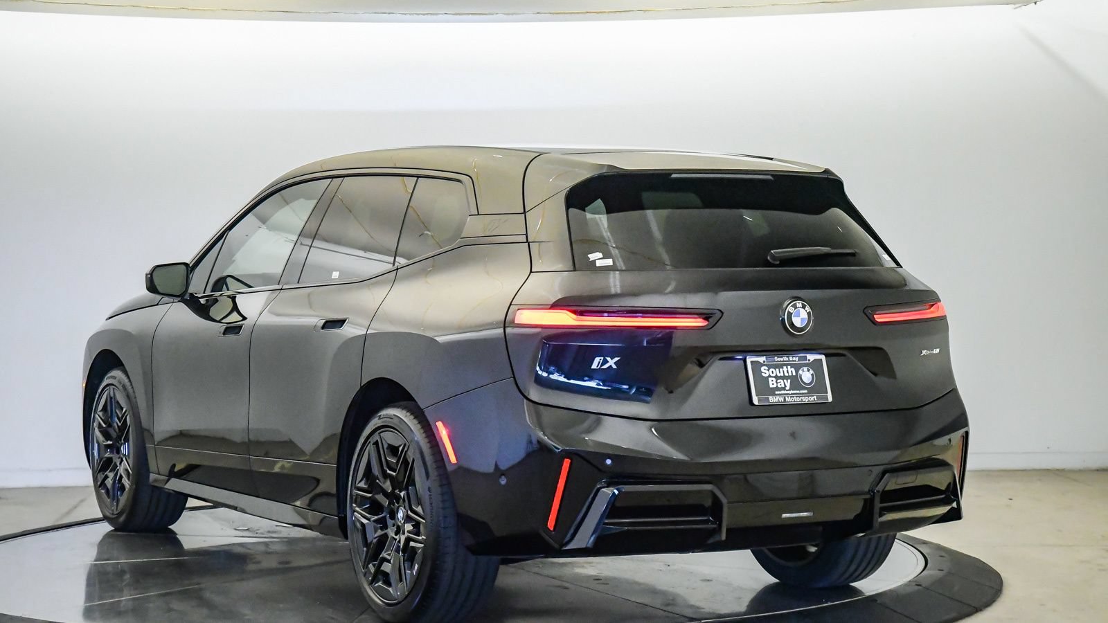 Used 2026 BMW iX xDrive60 w/ M Sport Package AWD/4WD image 2