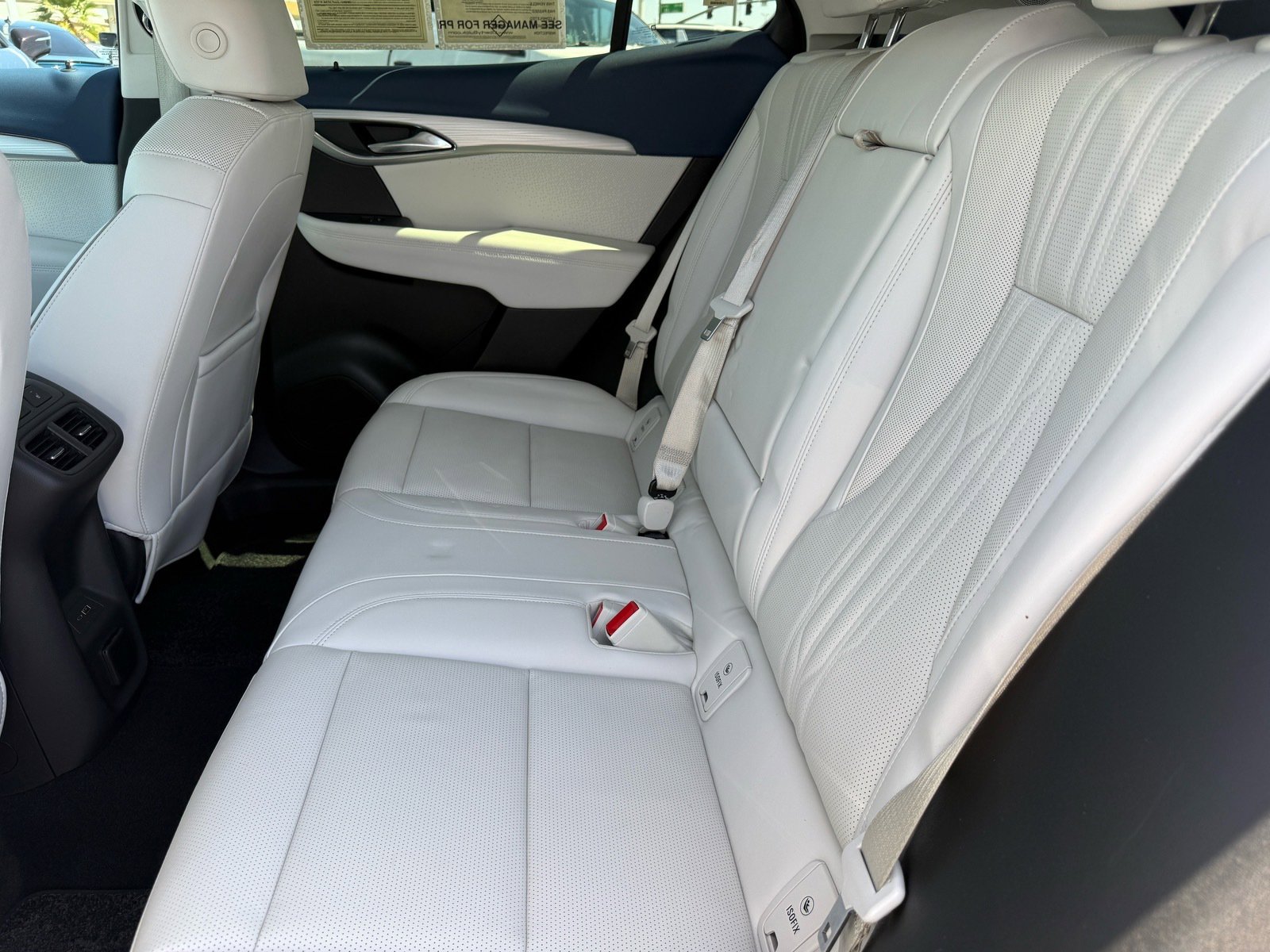 Used 2024 Buick Envision Avenir AWD/4WD image 25