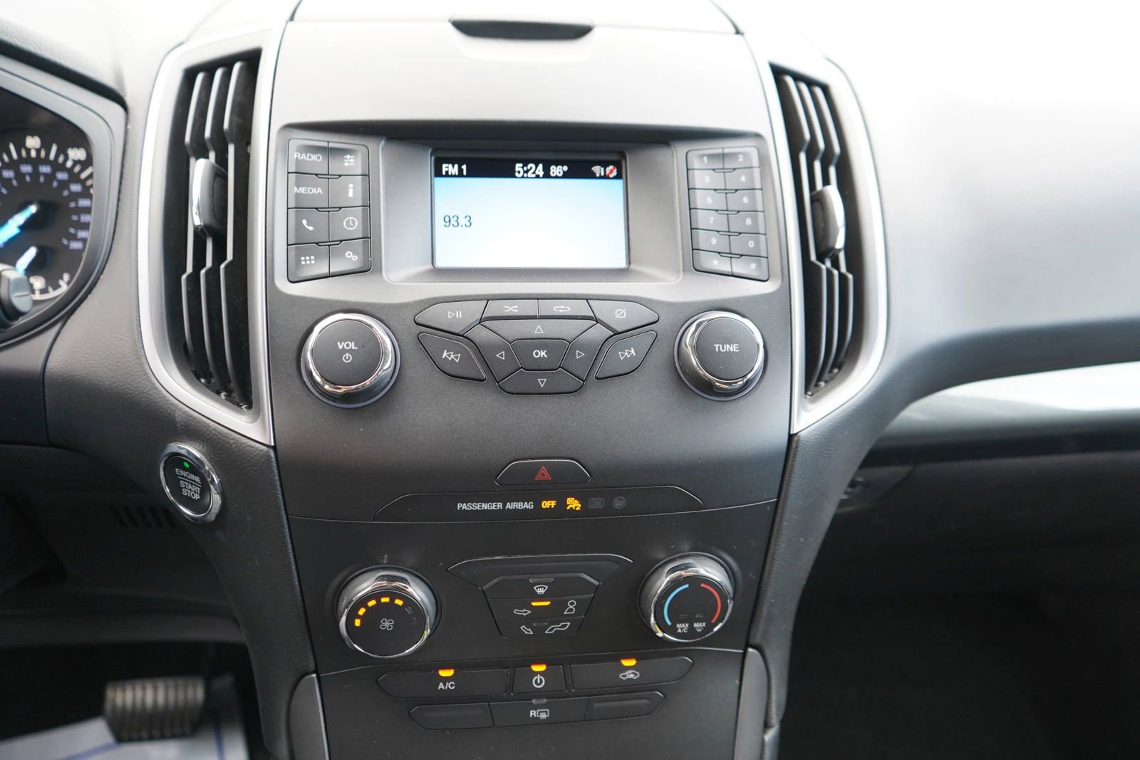 Used 2019 Ford Edge SE image 11