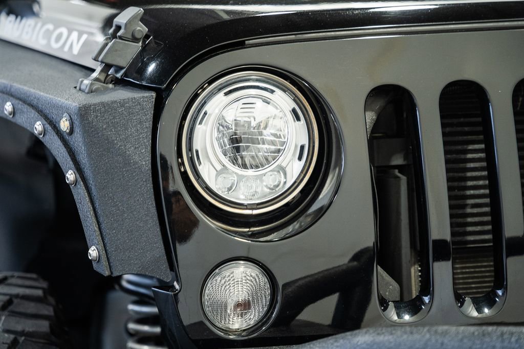 Used 2018 Jeep Wrangler Unlimited Rubicon w/ Connectivity Group image 14