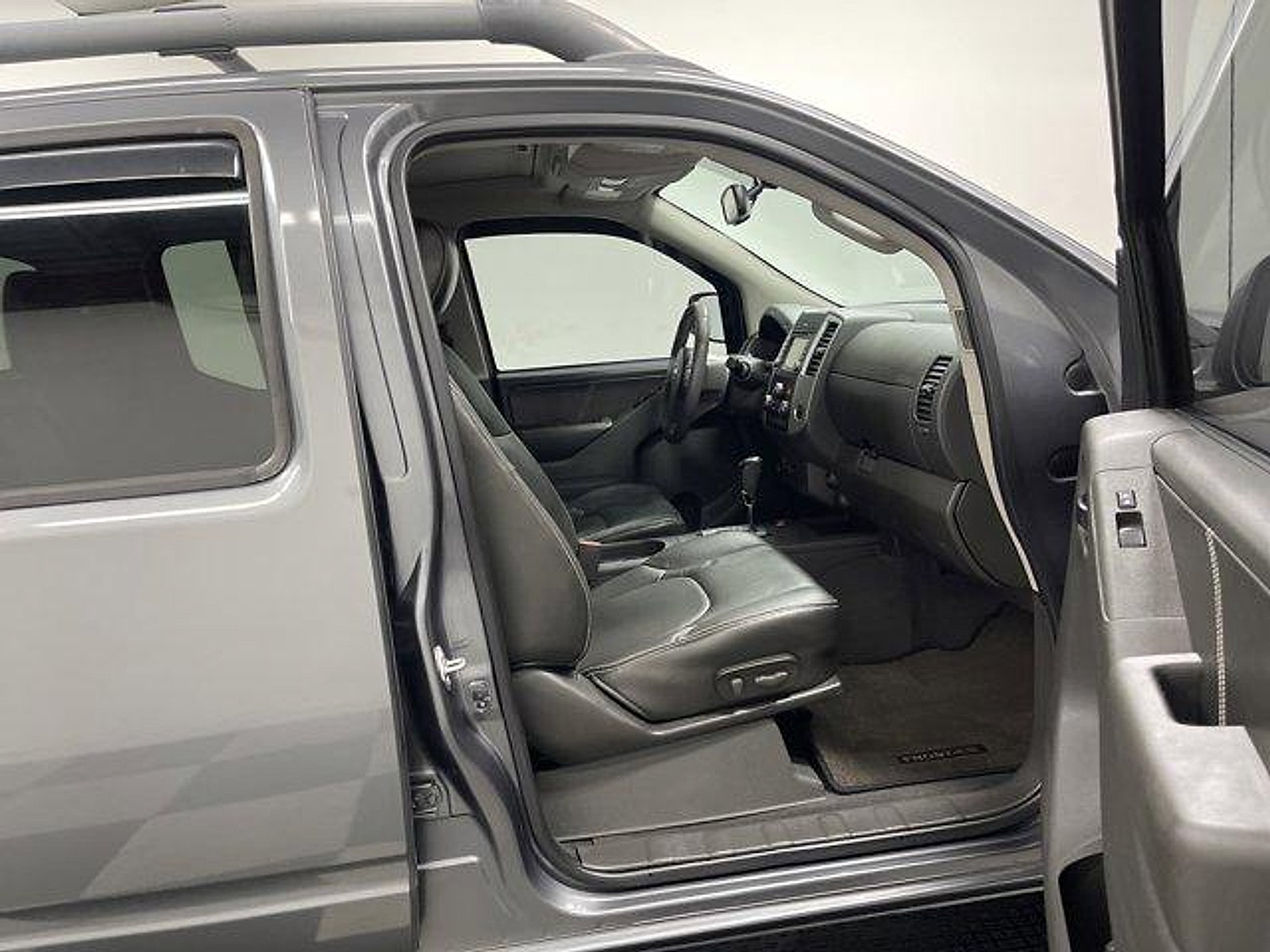 Used 2021 Nissan Frontier PRO-4X w/ Pro-4x Utility Package AWD/4WD image 18