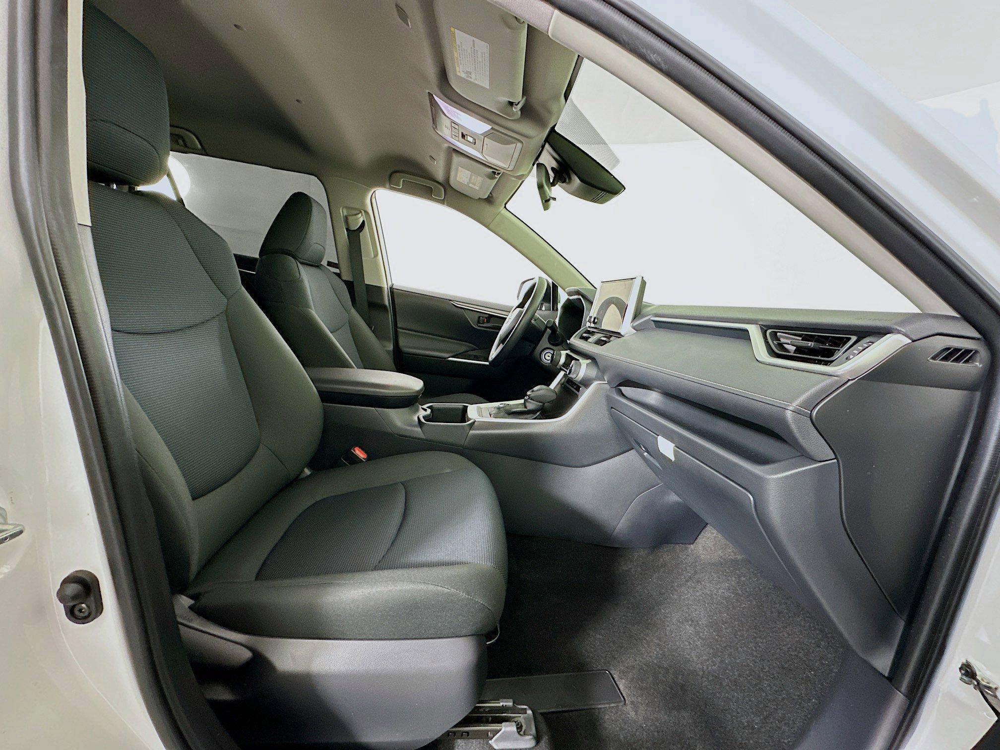 Used 2025 Toyota RAV4 LE image 29