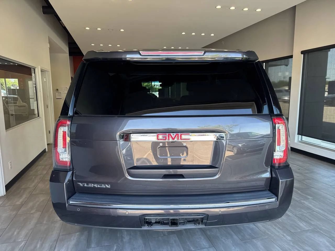 Used 2018 GMC Yukon Denali w/ Open Road Package AWD/4WD image 12