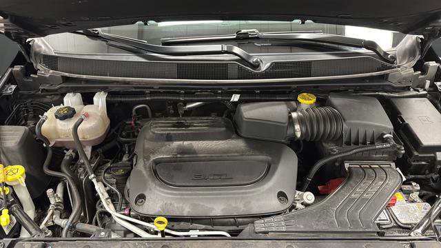 Used 2025 Chrysler Pacifica Limited image 29