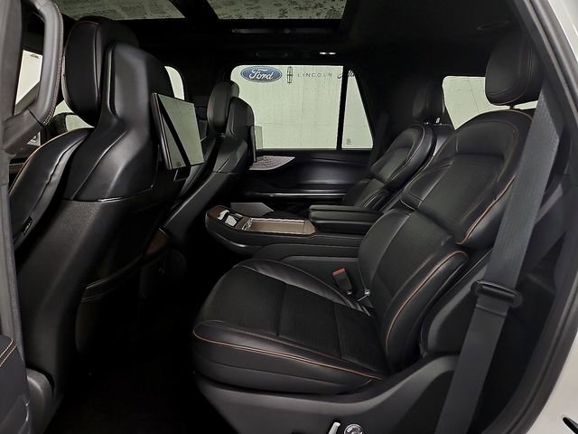 Used 2025 Lincoln Navigator Black Label image 12