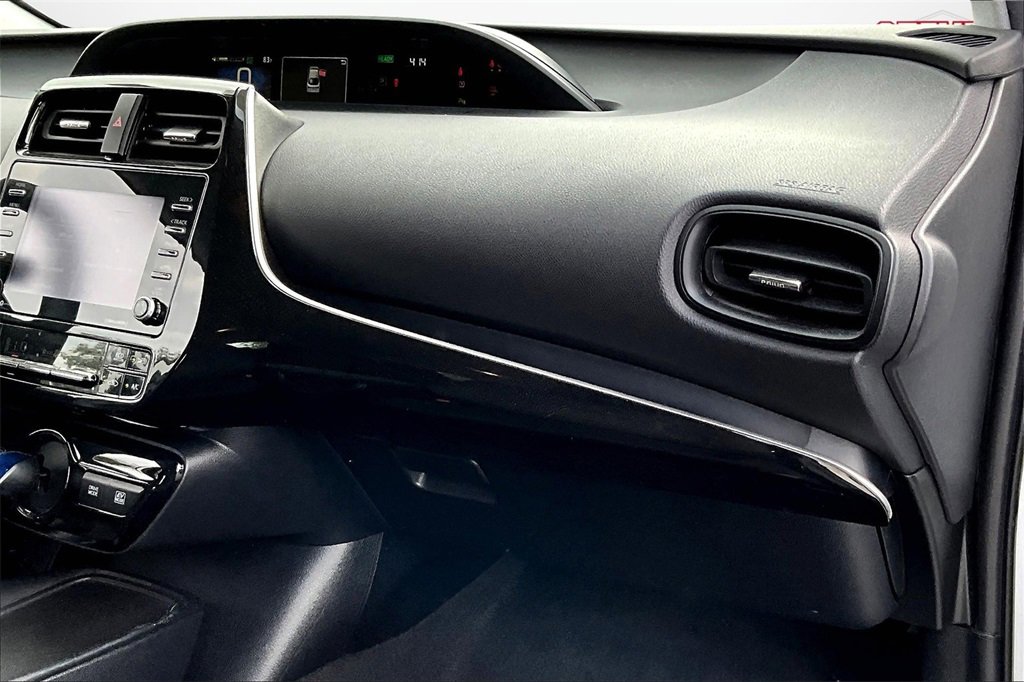 Used 2022 Toyota Prius L Eco image 24