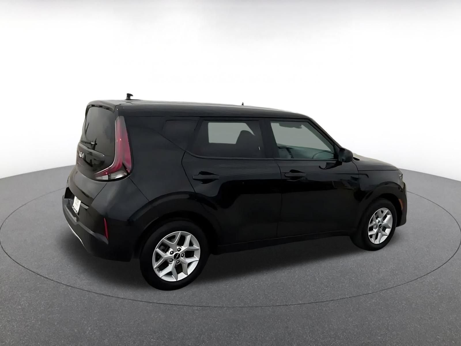 Used 2025 Kia Soul LX w/ LX Technology Package FWD image 14