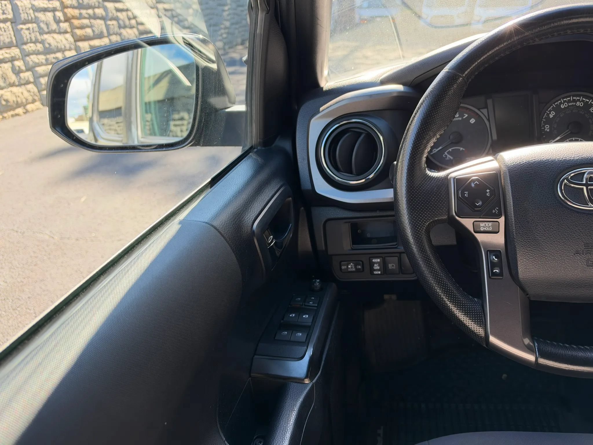 Used 2019 Toyota Tacoma TRD Off-Road AWD/4WD image 18