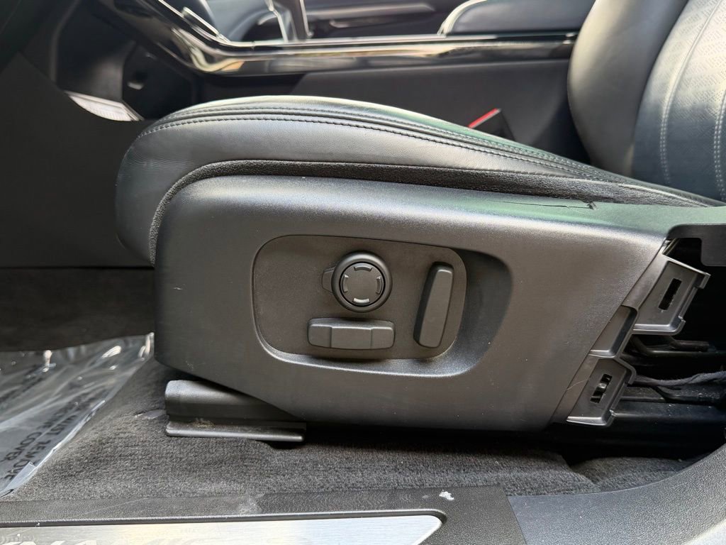 Used 2020 Land Rover Range Rover Evoque R-Dynamic SE image 27