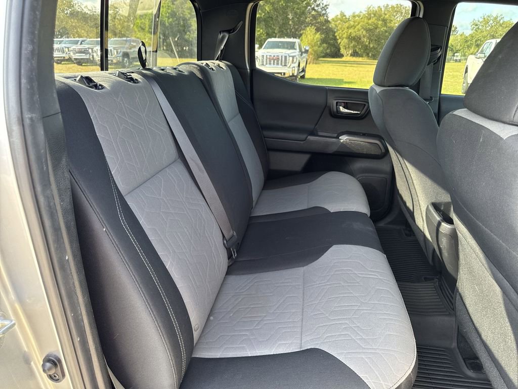 Used 2022 Toyota Tacoma TRD Off-Road image 30