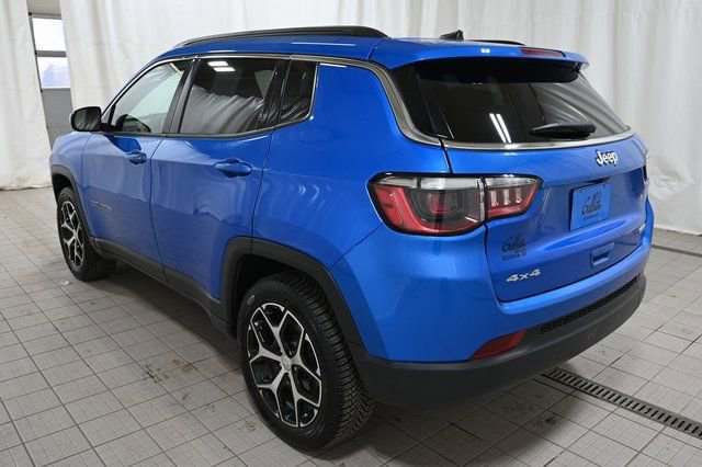 Used 2024 Jeep Compass Latitude image 10