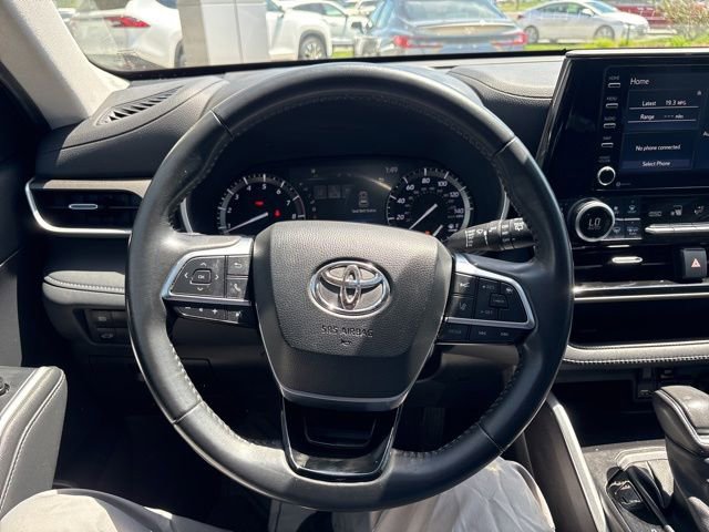 Used 2021 Toyota Highlander XLE AWD/4WD image 13