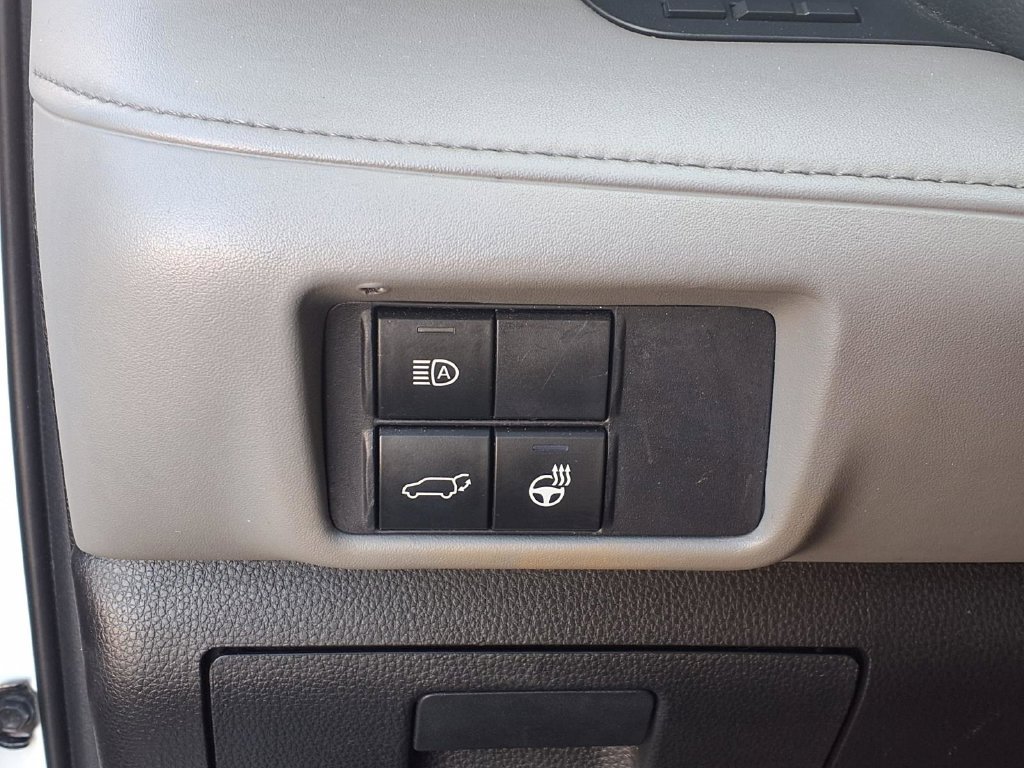 Used 2021 Toyota Highlander Limited FWD image 7