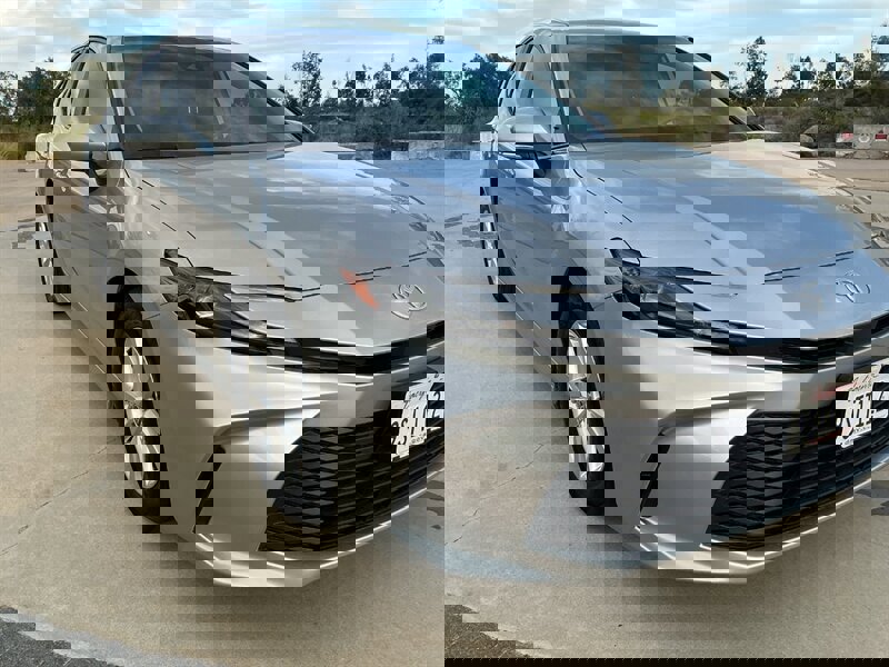 Used 2025 Toyota Camry LE image 9