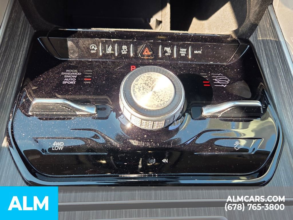 Used 2023 Jeep Wagoneer L Series III w/ Preferred Equipment Group image 21