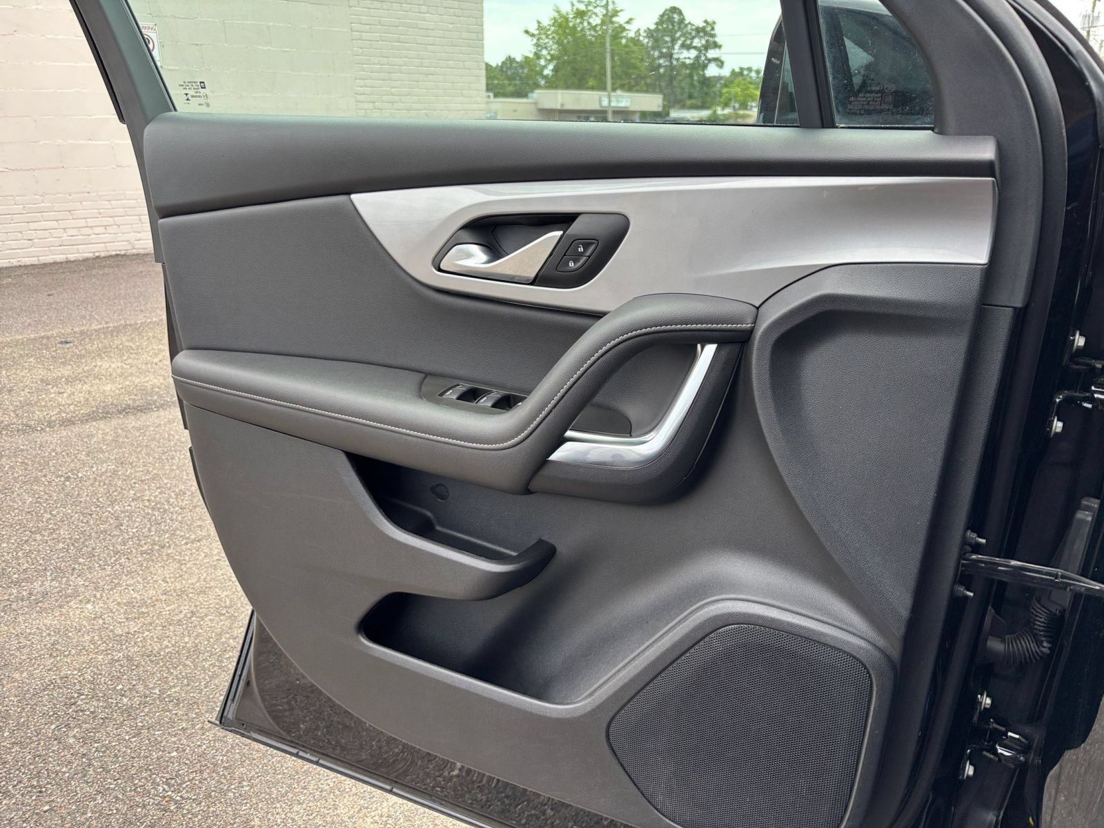 Used 2025 Chevrolet Blazer LT FWD image 18