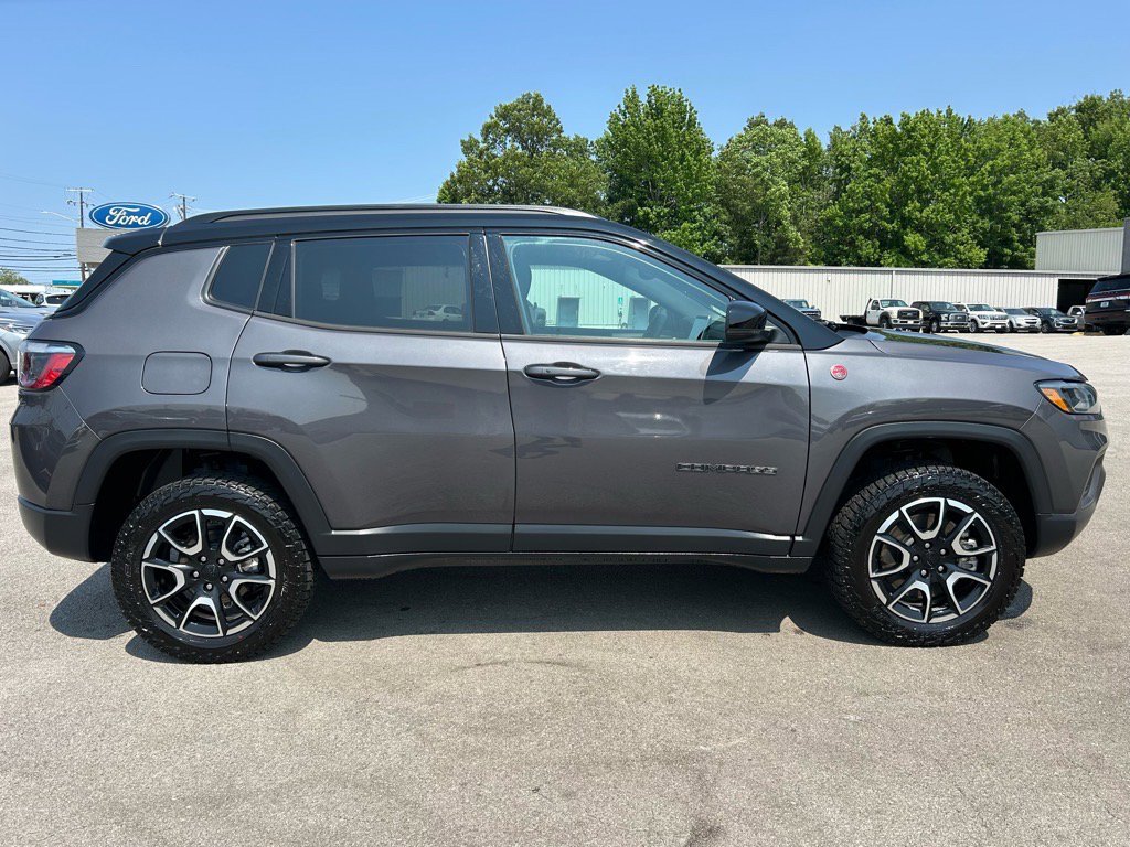 Used 2024 Jeep Compass Trailhawk image 3