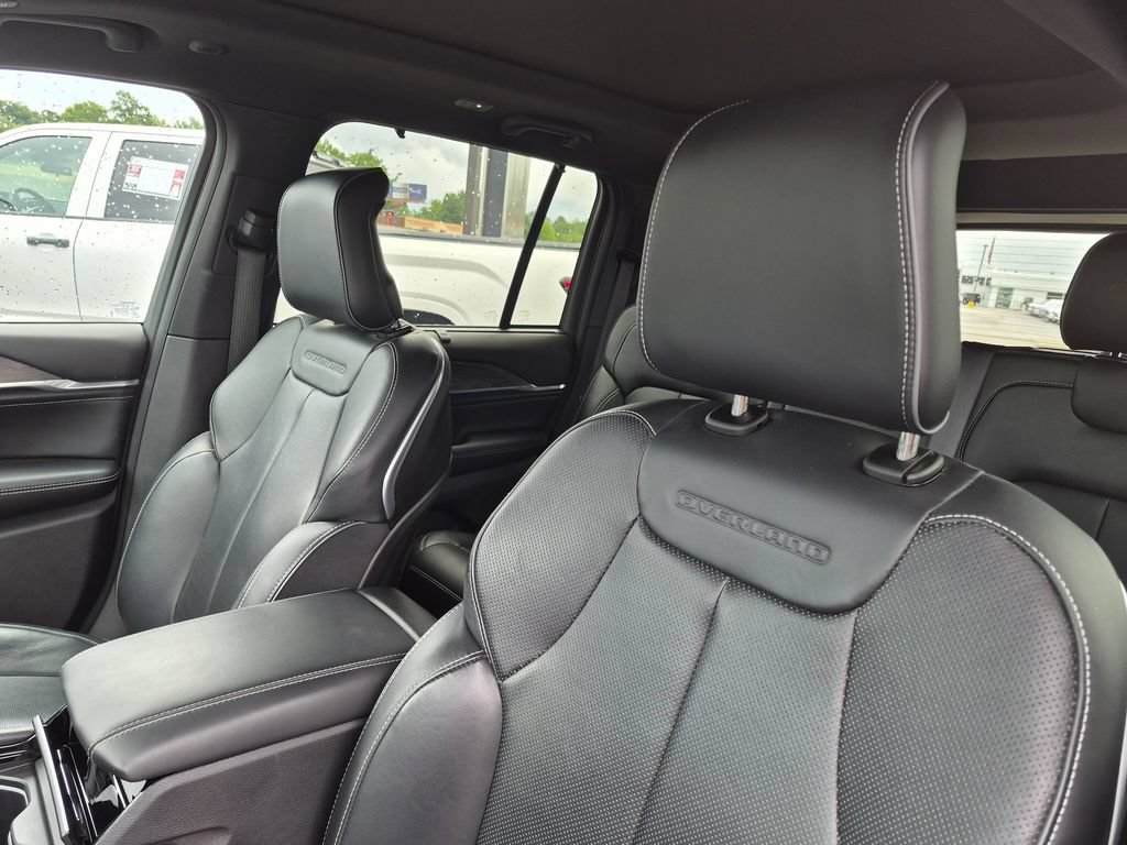 Used 2024 Jeep Grand Cherokee Overland w/ Luxury Tech Group IV AWD/4WD image 10