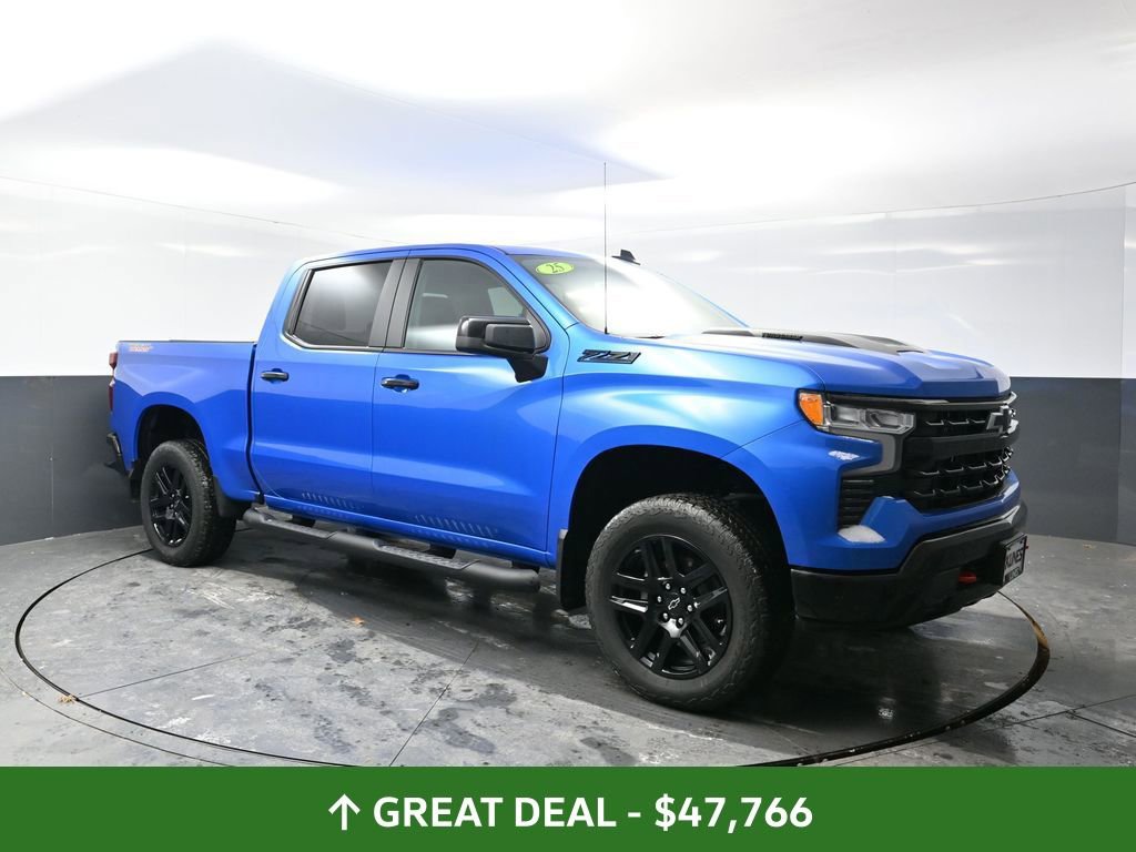 Used 2025 Chevrolet Silverado 1500 LT Trail Boss w/ LPO, Dark Essentials Package image 5