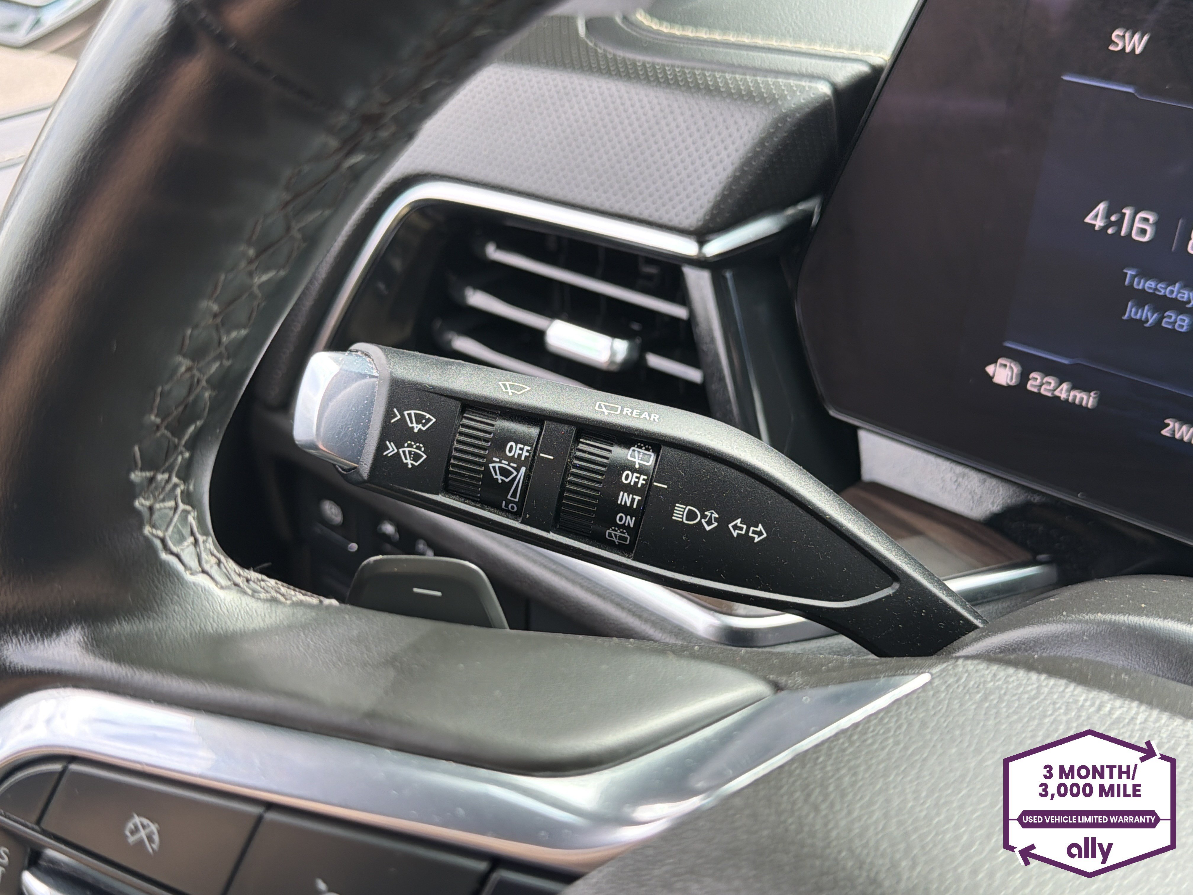 Used 2025 Chevrolet Tahoe Premier AWD/4WD image 19
