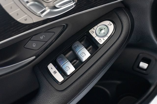 Used 2021 Mercedes-Benz GLC 300 image 6