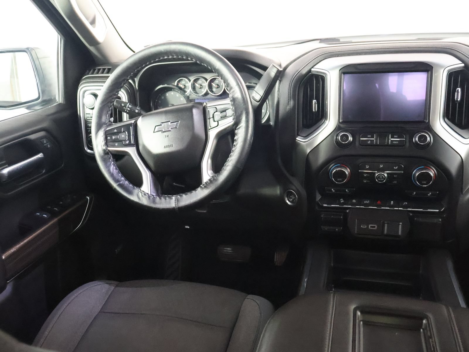 Used 2019 Chevrolet Silverado 1500 RST AWD/4WD image 30