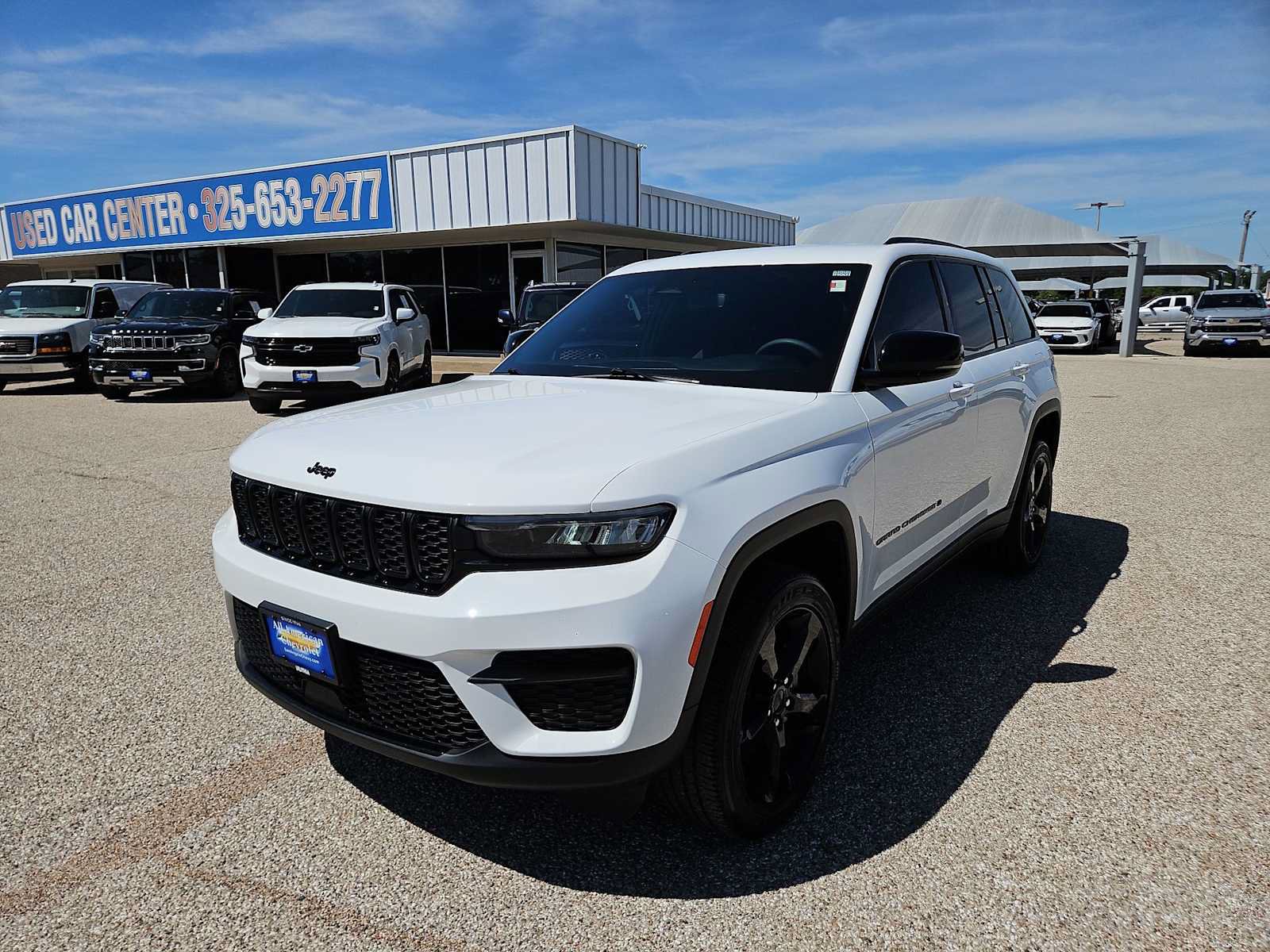 Used 2024 Jeep Grand Cherokee Altitude AWD/4WD image 4