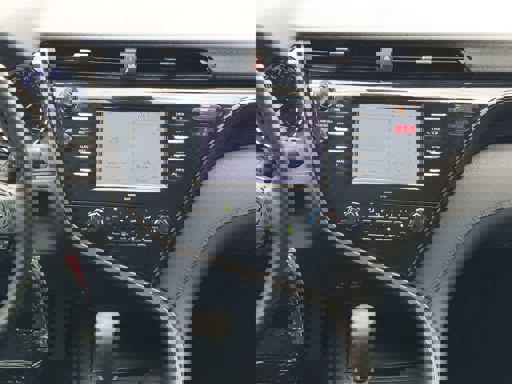 Used 2020 Toyota Camry LE image 15