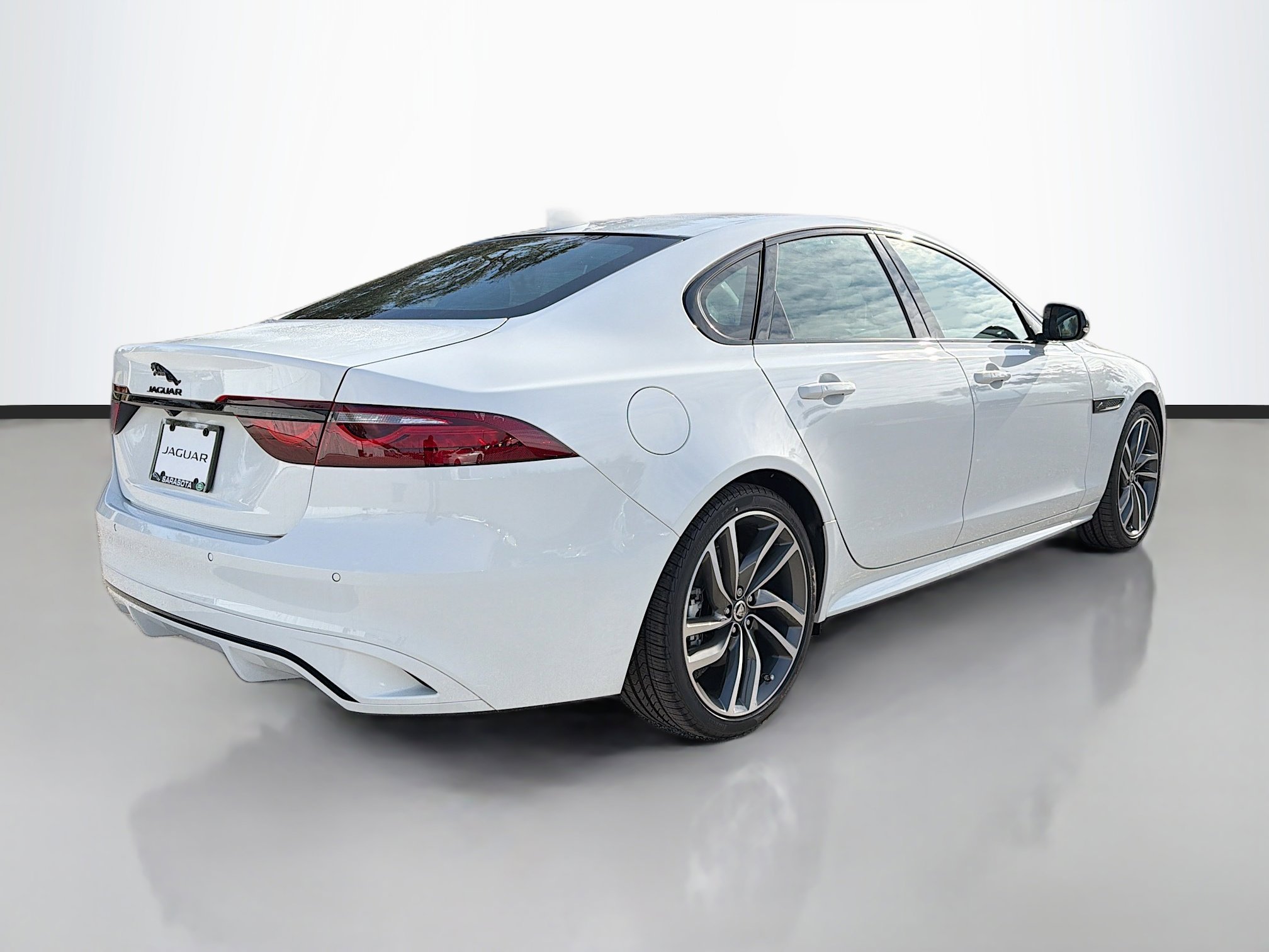New 2024 Jaguar XF R-Dynamic SE image 5