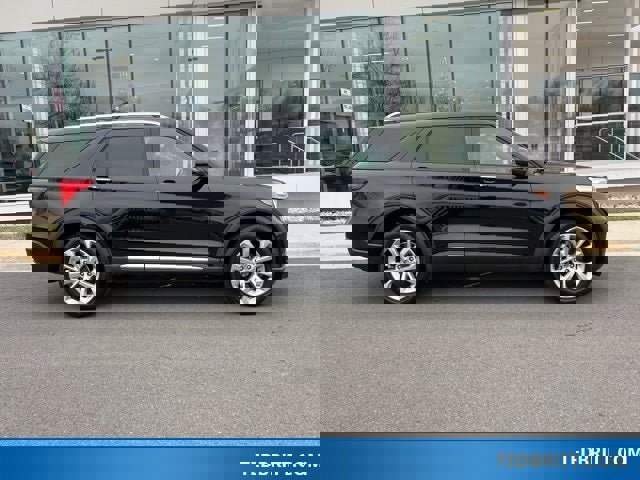 Certified 2022 Ford Explorer Platinum w/ Equipment Group 601A image 9