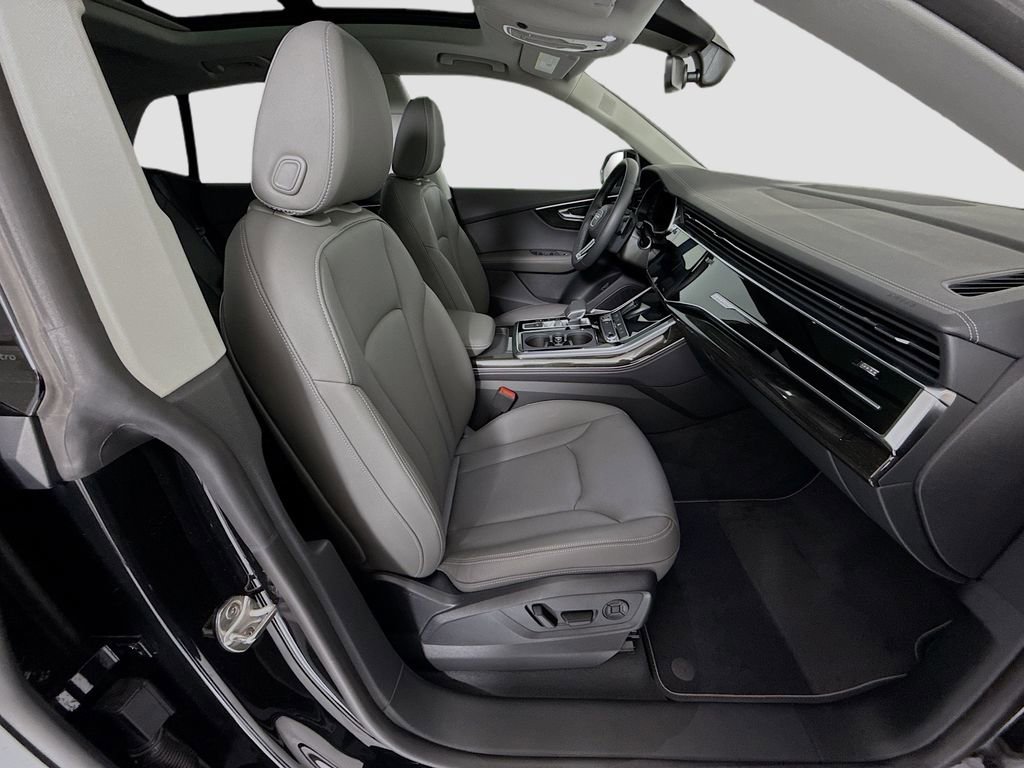 Used 2025 Audi Q8 Premium Plus image 21