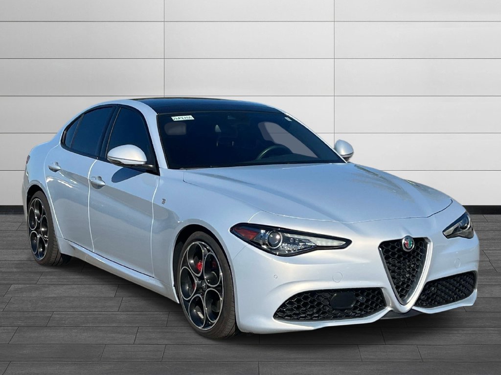 Used 2022 Alfa Romeo Giulia Ti RWD image 6
