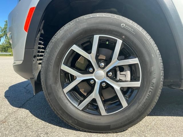 Used 2023 Jeep Grand Cherokee L Limited AWD/4WD image 14